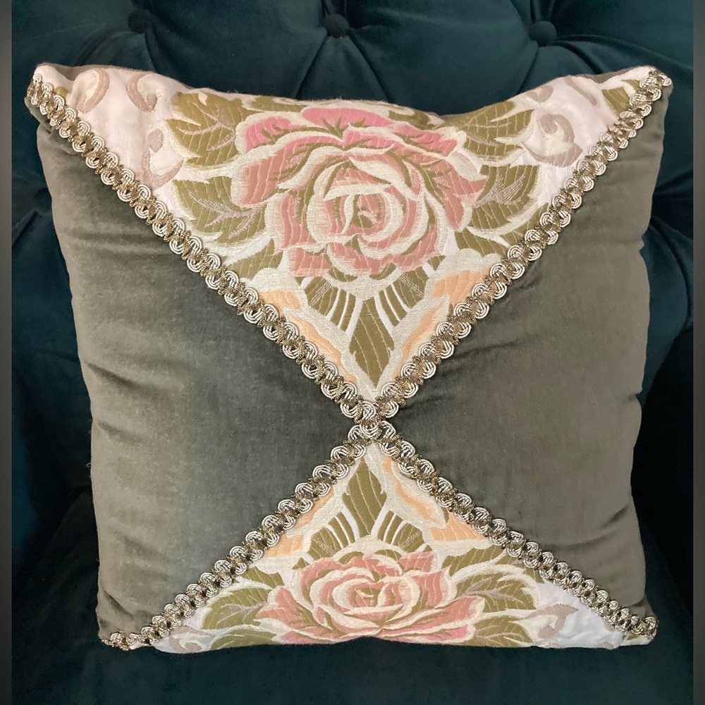 JC Penney Home Collection Velvet Pillow Floral Design & Ornate Trim Green